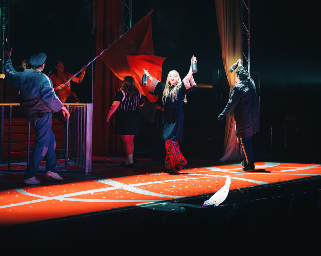 Spielart Festival: „Die große Klassenrevue“ von Christiane Rösinger an den Münchner Kammerspielen. Foto: Tobias Zangl