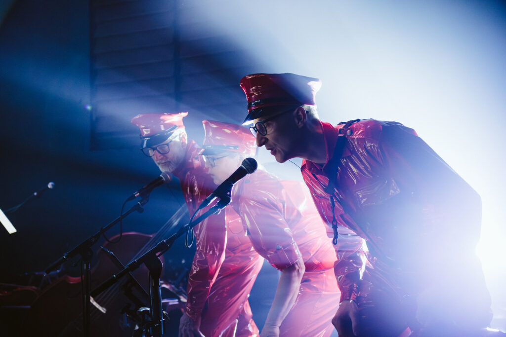 Holen aus zu einem wohlwollenden Schlag ins Gesicht: die Leute vom Ensemble Phace. Foto: Frol Podlesnyi